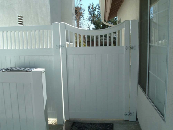 White Solid Privacy Gate with Custom Picket Top