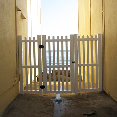 Vinyl Craft supplying Elk Grove vinyl gate fabrication.