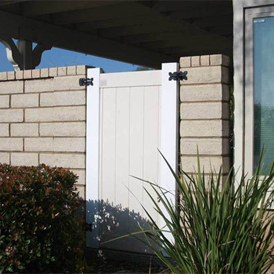 White vinyl gate supplied by top vinyl fence fabricators near Empire CA.