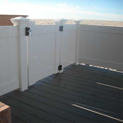 Best vinyl fence and gate distributor near Planada provided vinyl gate and fence.