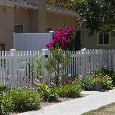 Top Tulare vinyl gate distributors supplied white vinyl picket fence.