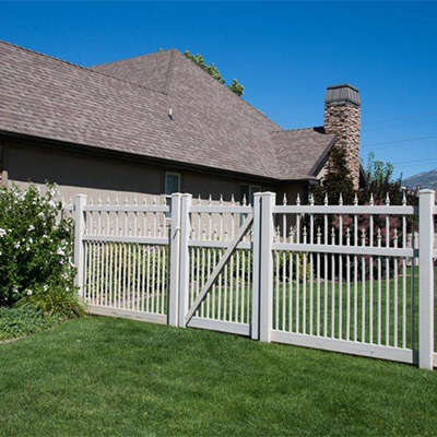 White vinyl gate installed by the top vinyl fence & gate distributors near Turlock, California.