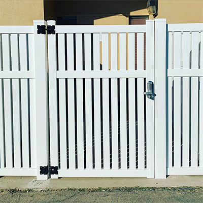 White vinyl gate supplied in Wasco by Vinyl Craft.