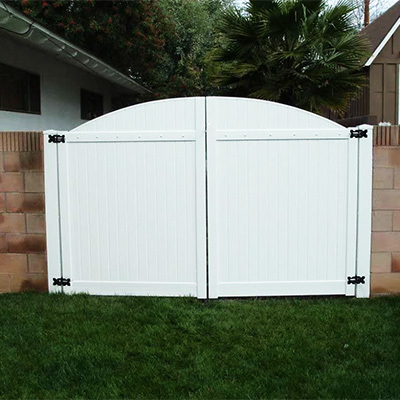 Vinyl fence gate near Merced CA purchased from Vinyl Craft.